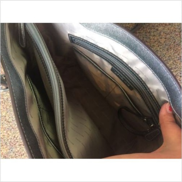 MICHAEL KORS VOYAGER EAST WEST TOTE + WALLET - Picture 5 of 8